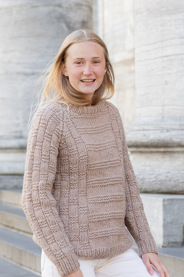 102-03 Stella sweater