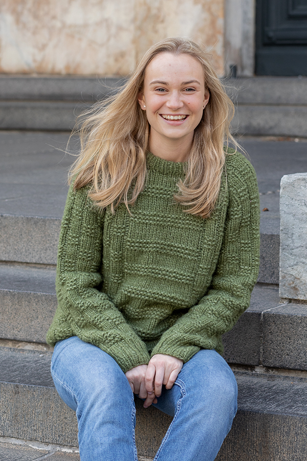 102-04 Stella sweater