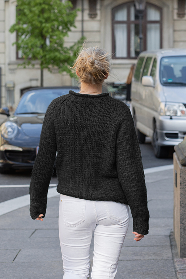 102-07 Lyra sweater sort