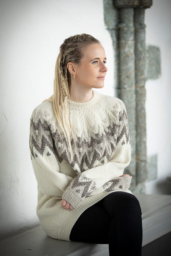 2127-10e Solid genser naturhvit grå