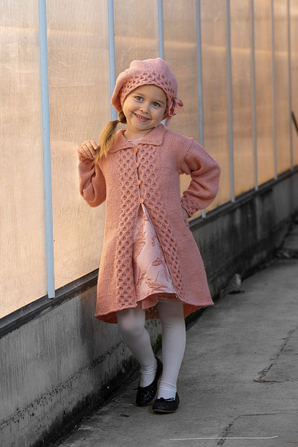 1825-1 Fia kåbe og hue aprikos