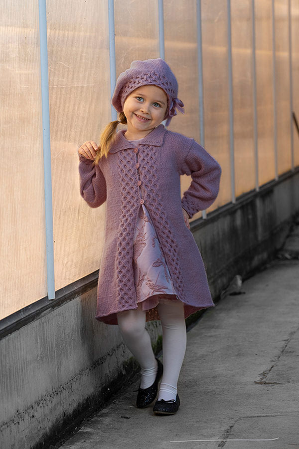 1825-1 Fia kåbe og hue lilla