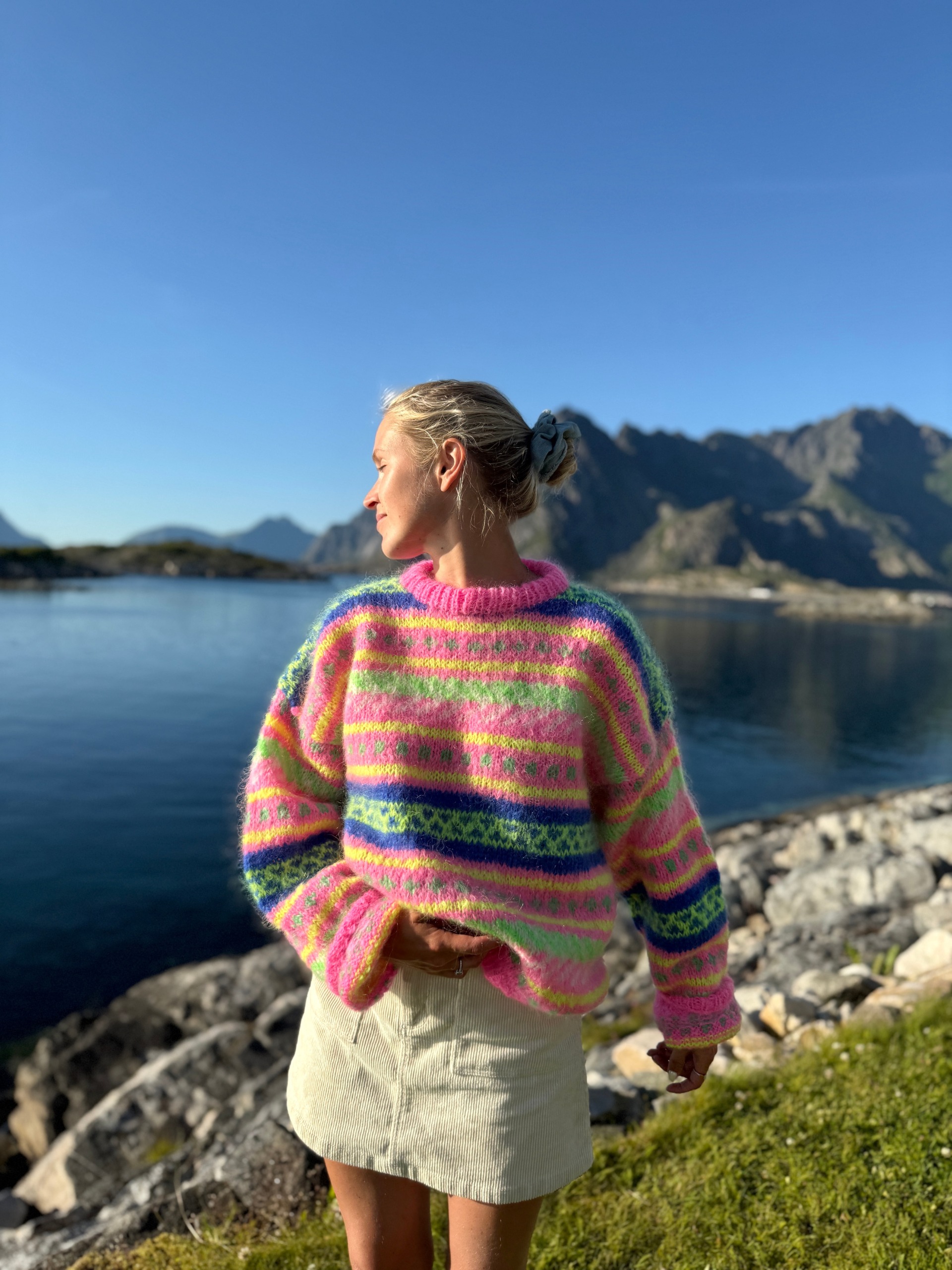 IR 02-01g Hanami sweater (Påfugl in Paris)