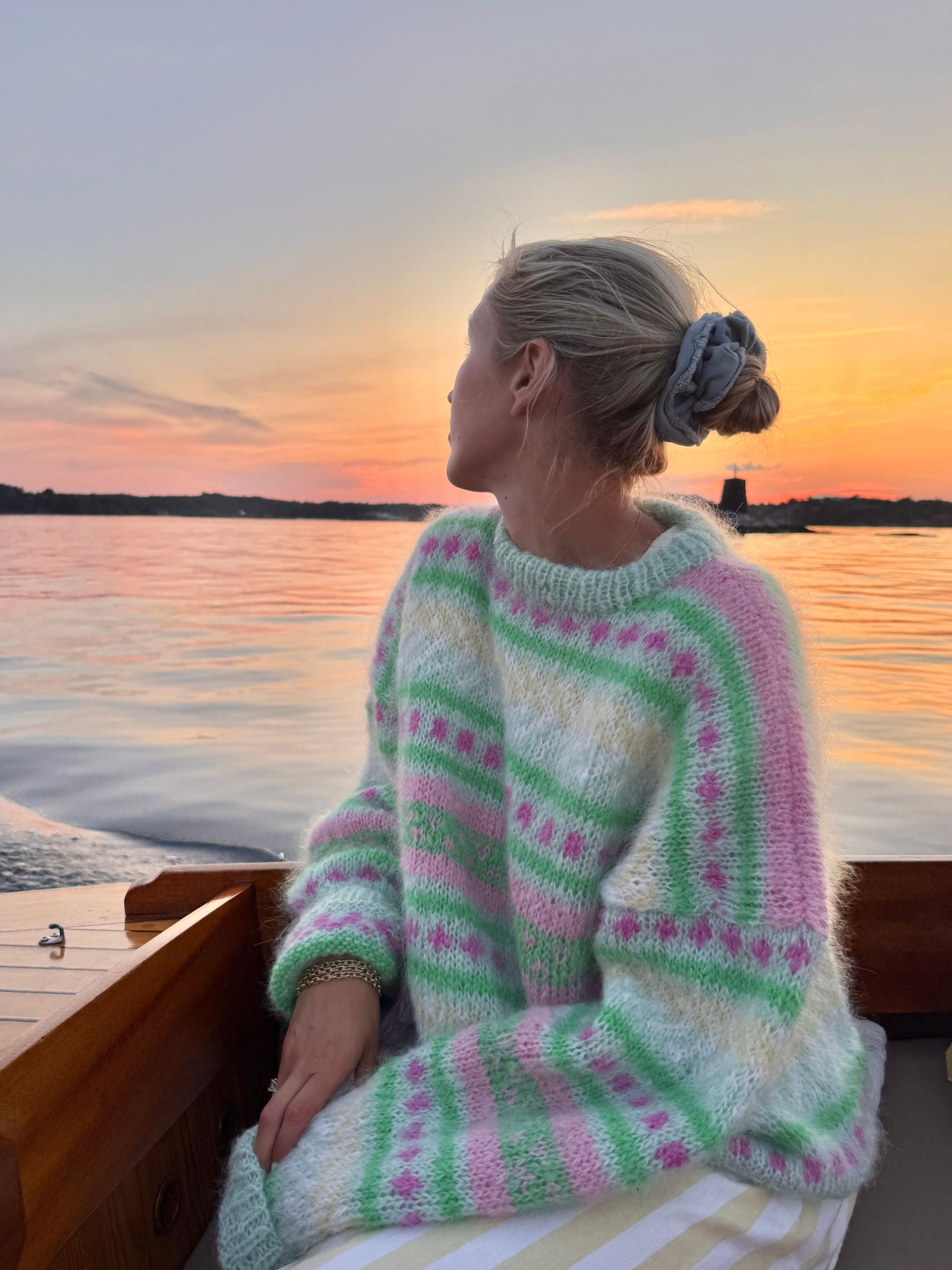 IR 02-01e Hanami sweater (Påfugl in Paris)