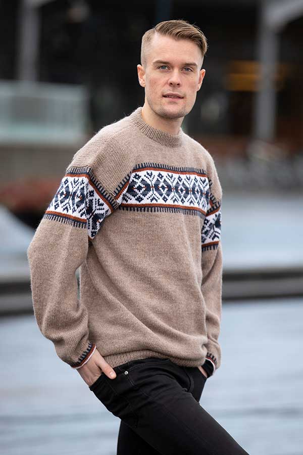 2004-8 Sandnes Sweater