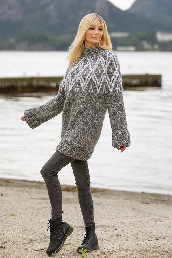 2022-11 Bliss sweater lys grå