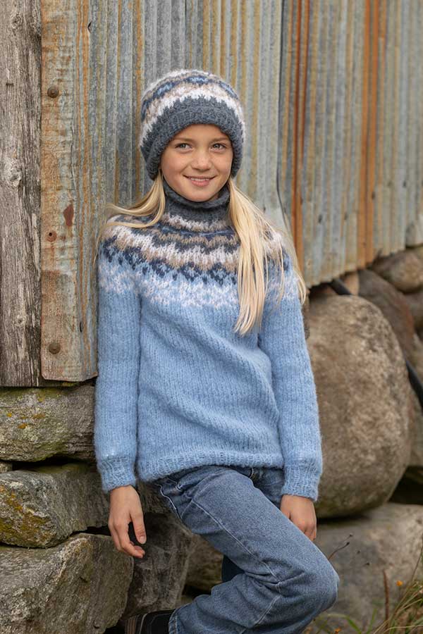 2027-1a Nova sweater og hue Lys Blå