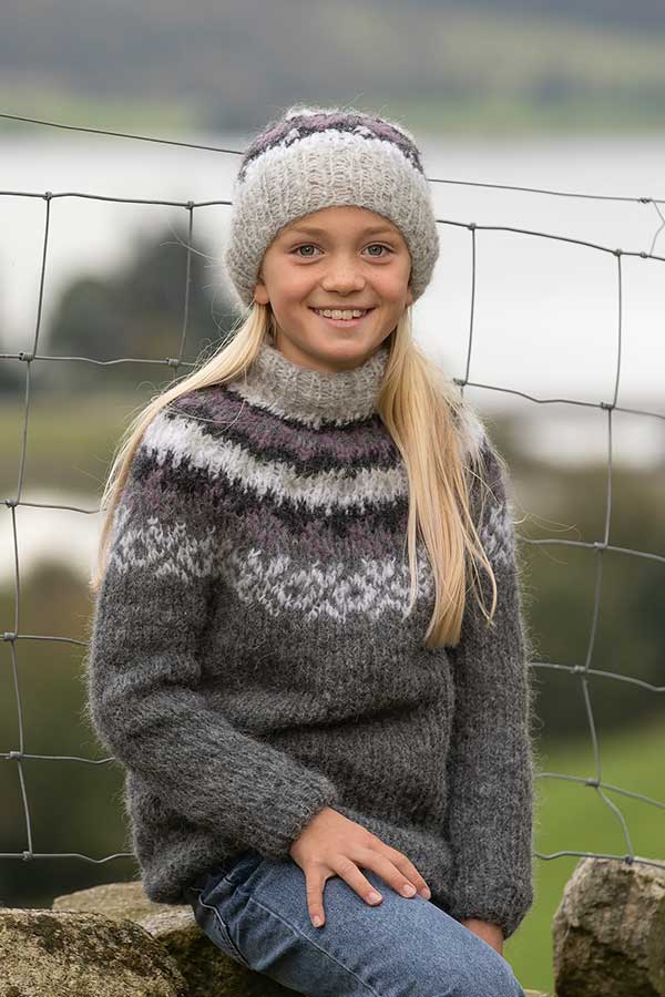 2027-1c Nova sweater og hue grå