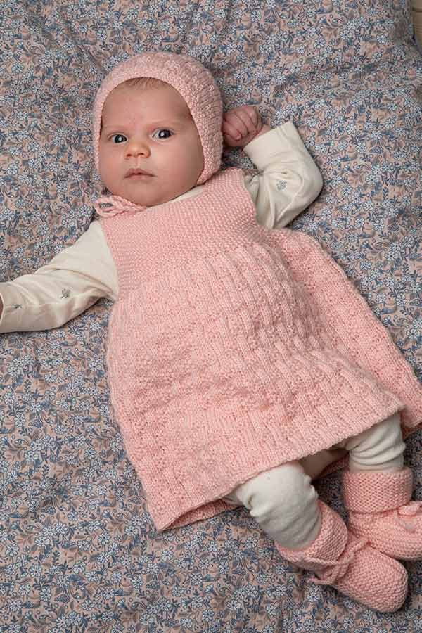 2028-6 April kjole, hue og sokker