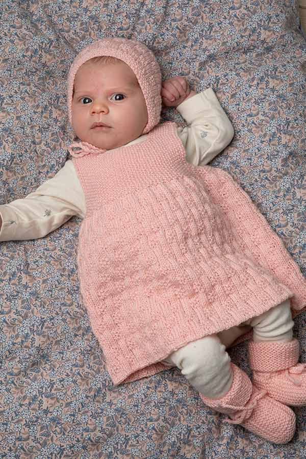 2028-6 April kjole, hue og sokker