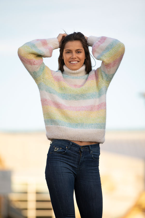 2031-12 Tankefull Sweater