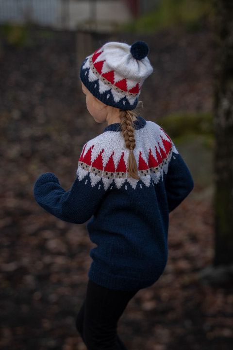 2032-5b Nisse sweater og hue