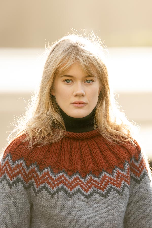 2102-5 Perlå sweater lys grå