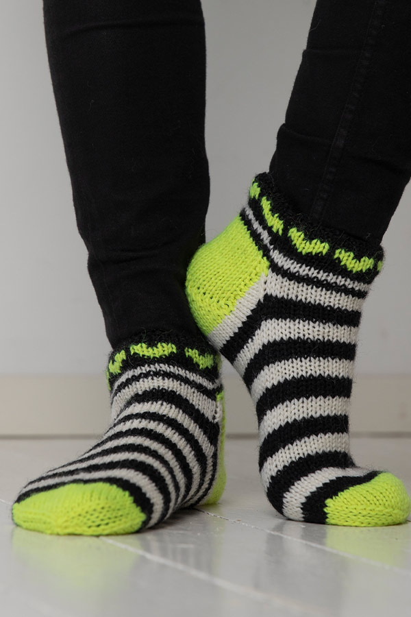 2104-11b Neonhjerte sokken kort