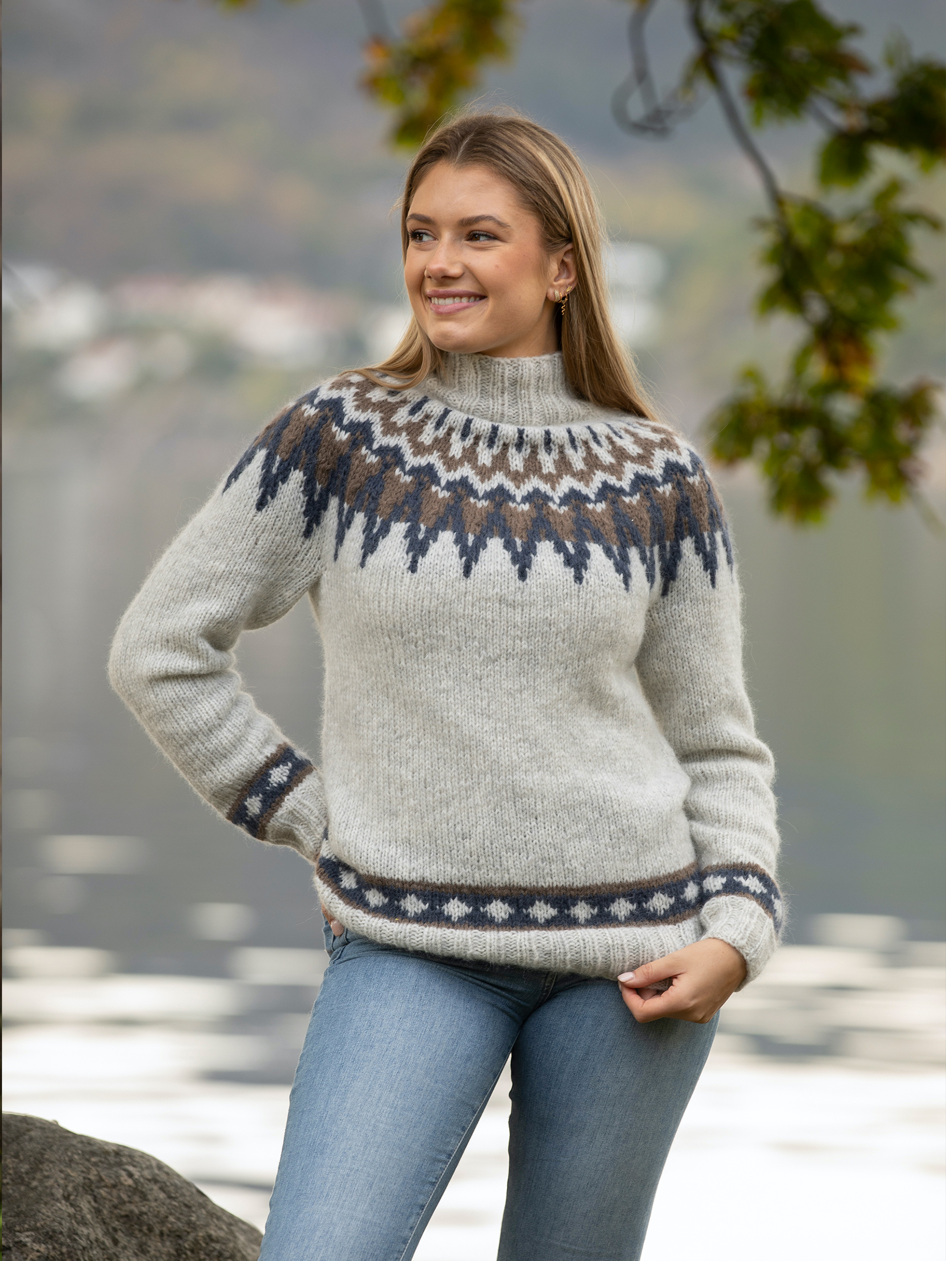 2138-10 Farfar unisex sweater