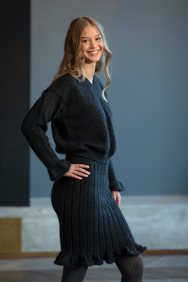 2202-3 Coco sweater og nederdel