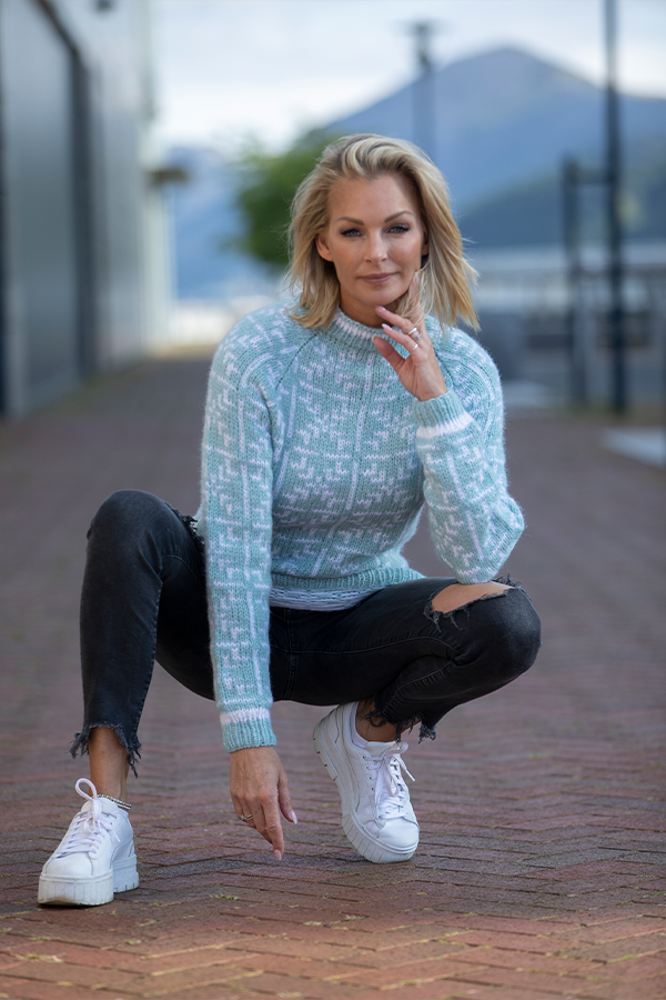 2226-6c Faith sweater