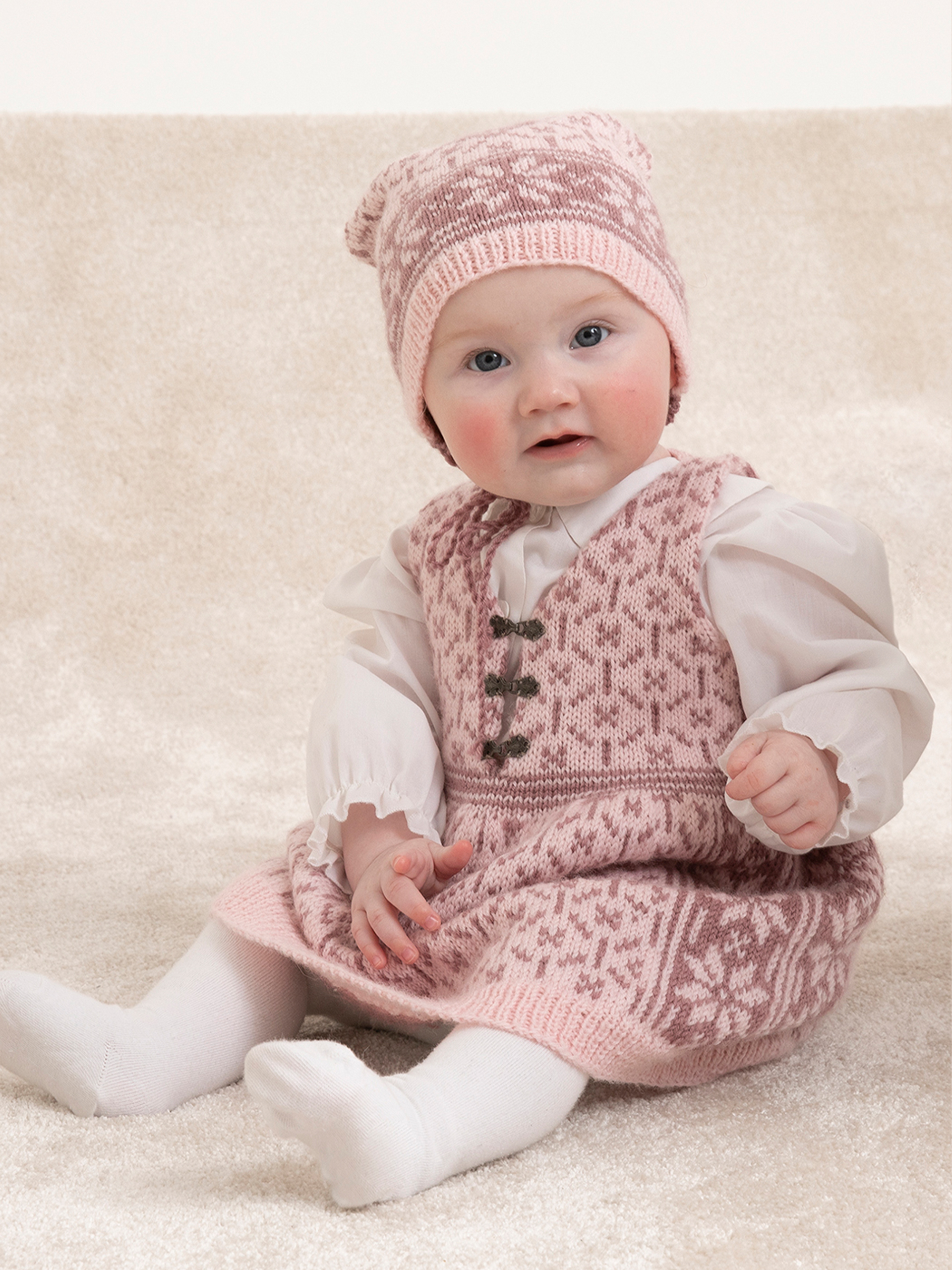 2304-13 Ellinor kjole og skaut