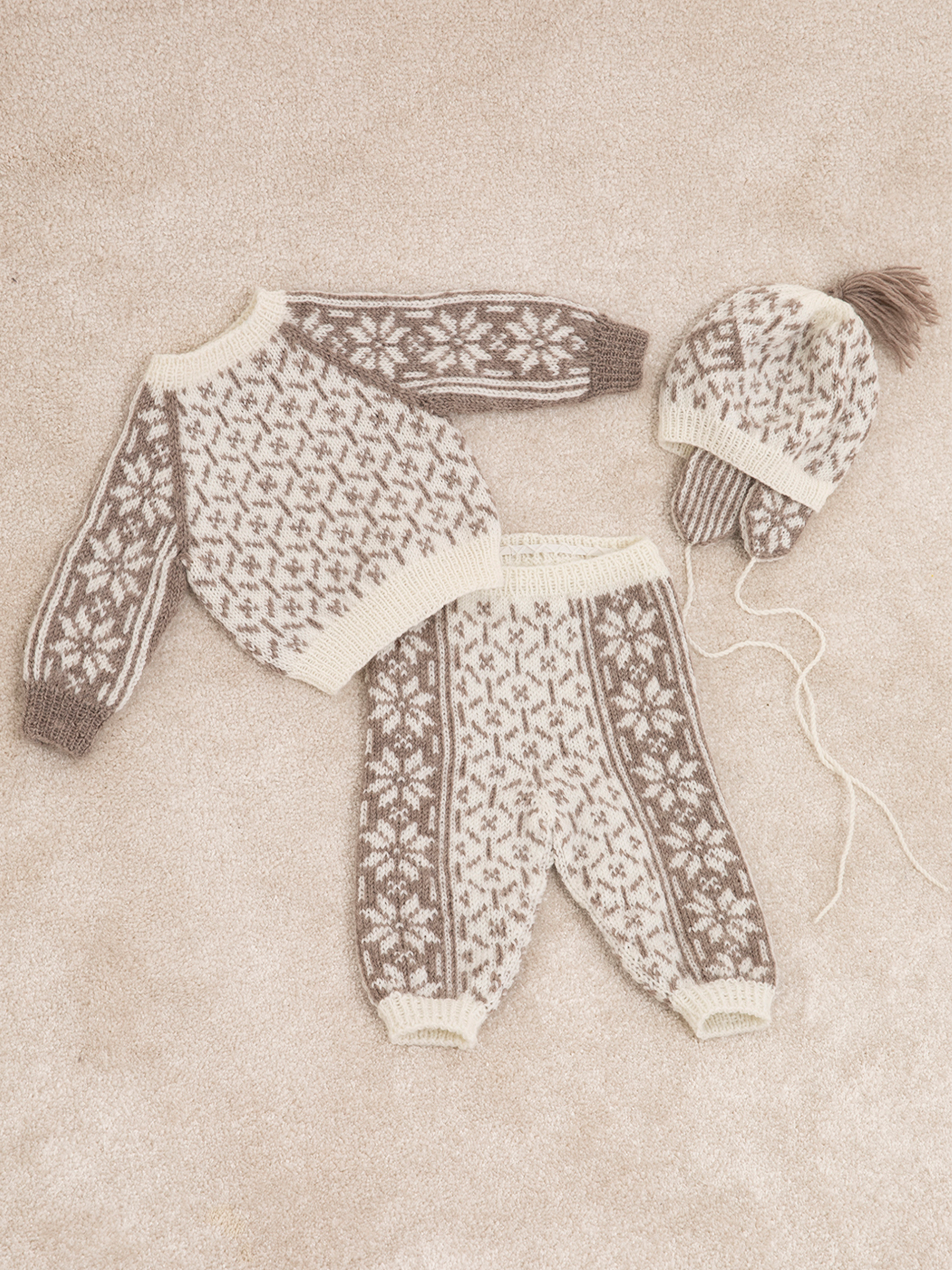 2304-3c Ellinor genser, bukse og lue