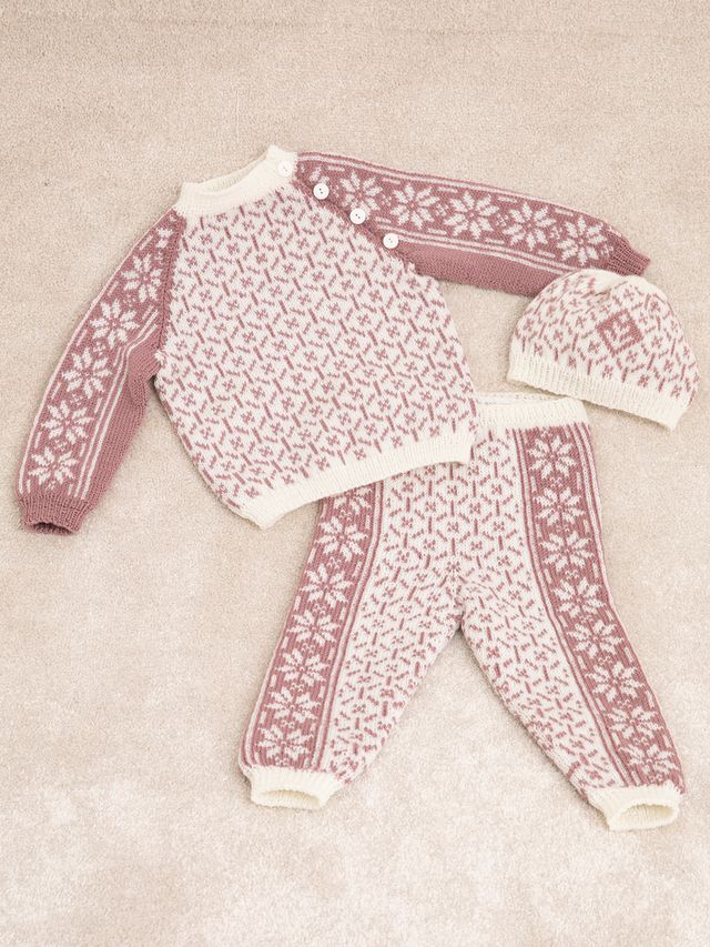 2304-03d Ellinor genser, bukse og lue