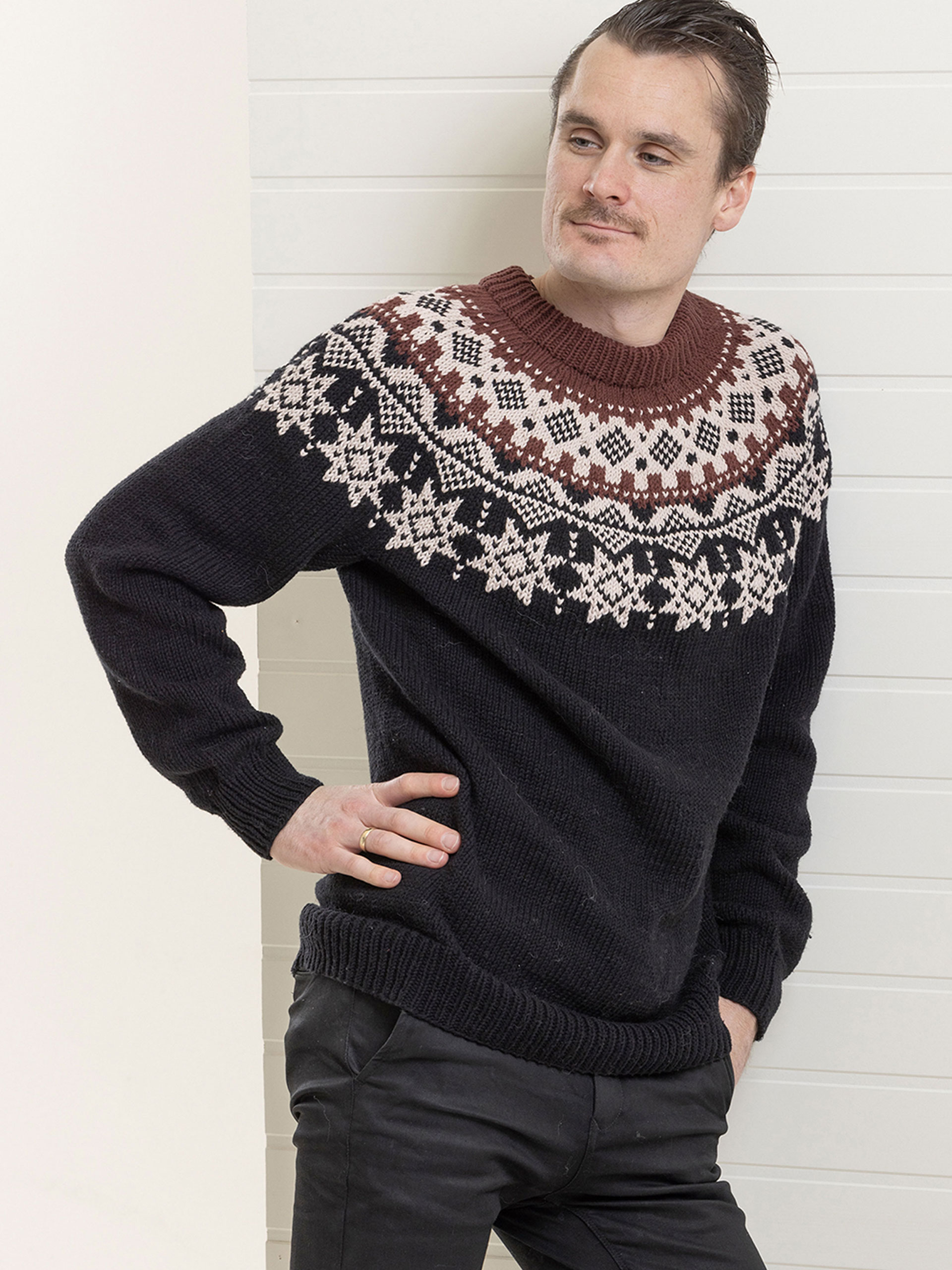 2315-7a Svartor genser