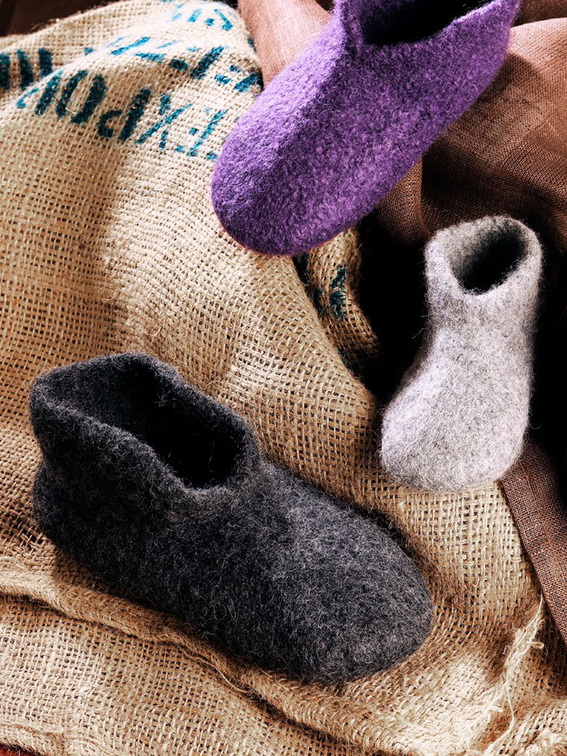 239-04 Tove tøfler koks melert