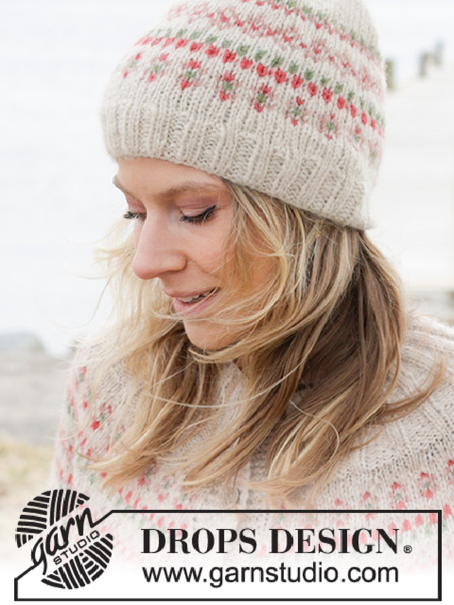 242-20 Something About Holly Hat