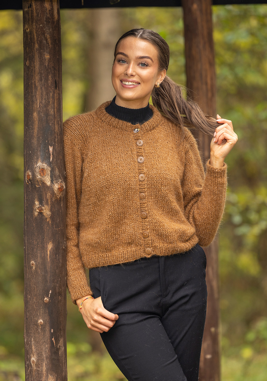 2431-11 Caramello cardigan