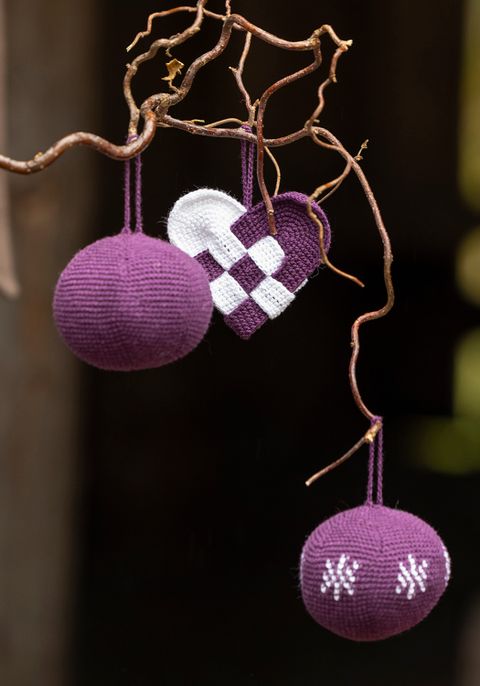 2431-12 Julekuler (Heklegarn)