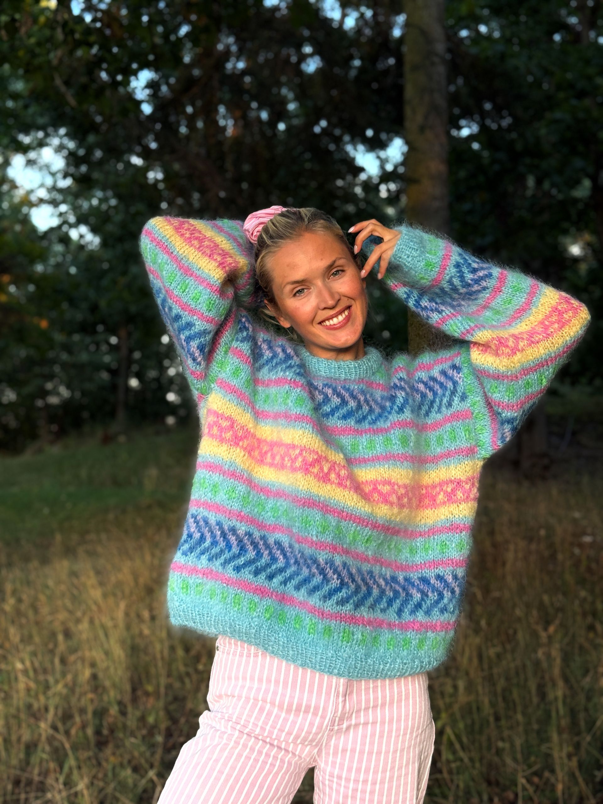 IR 02-01h Hanami sweater (Påfugl in Paris)