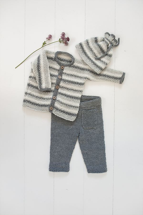 19-25 Traktor genser og lue natur