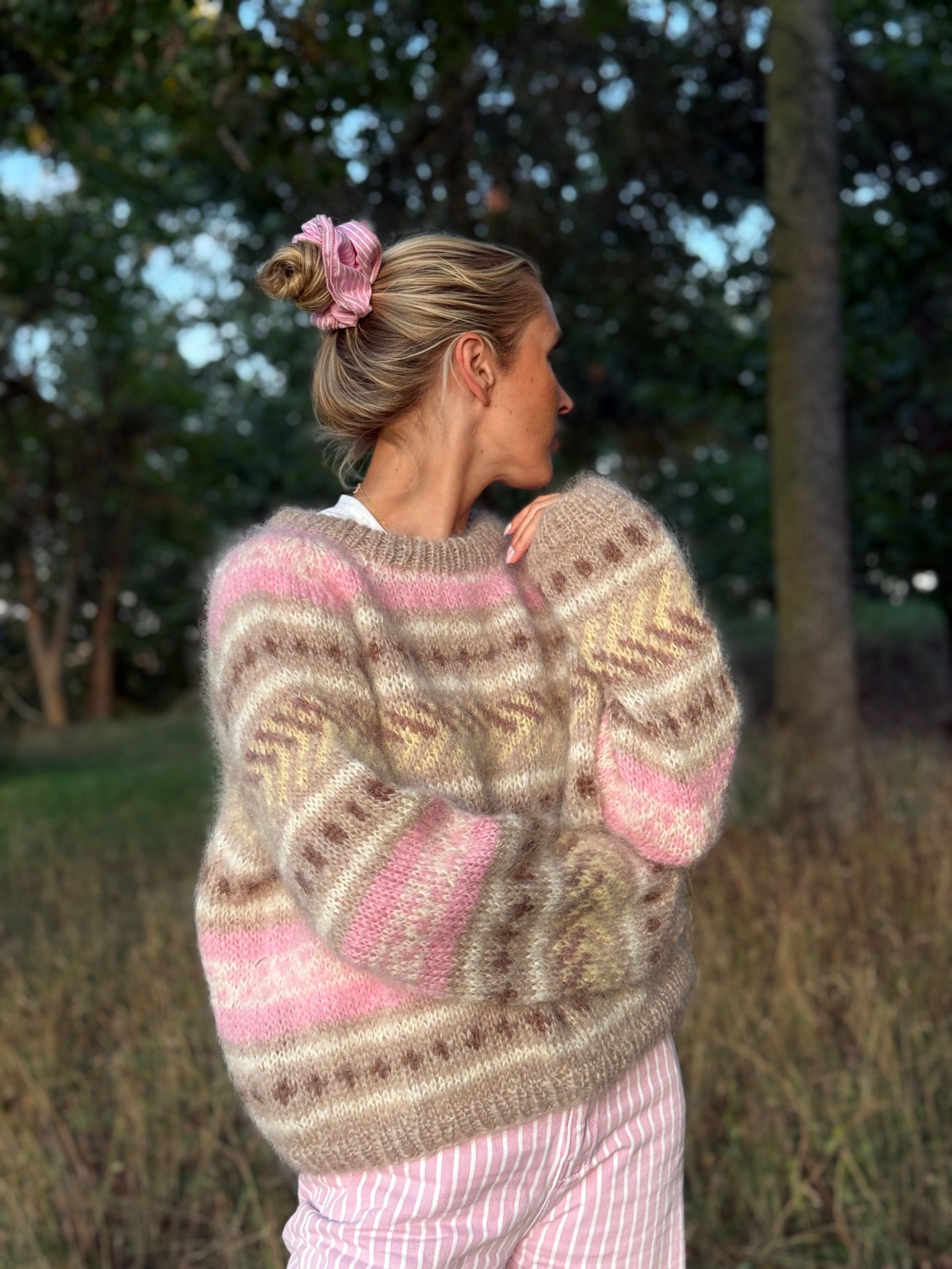 IR 02-05f Hanami raglansweater (Påfugl in Paris)