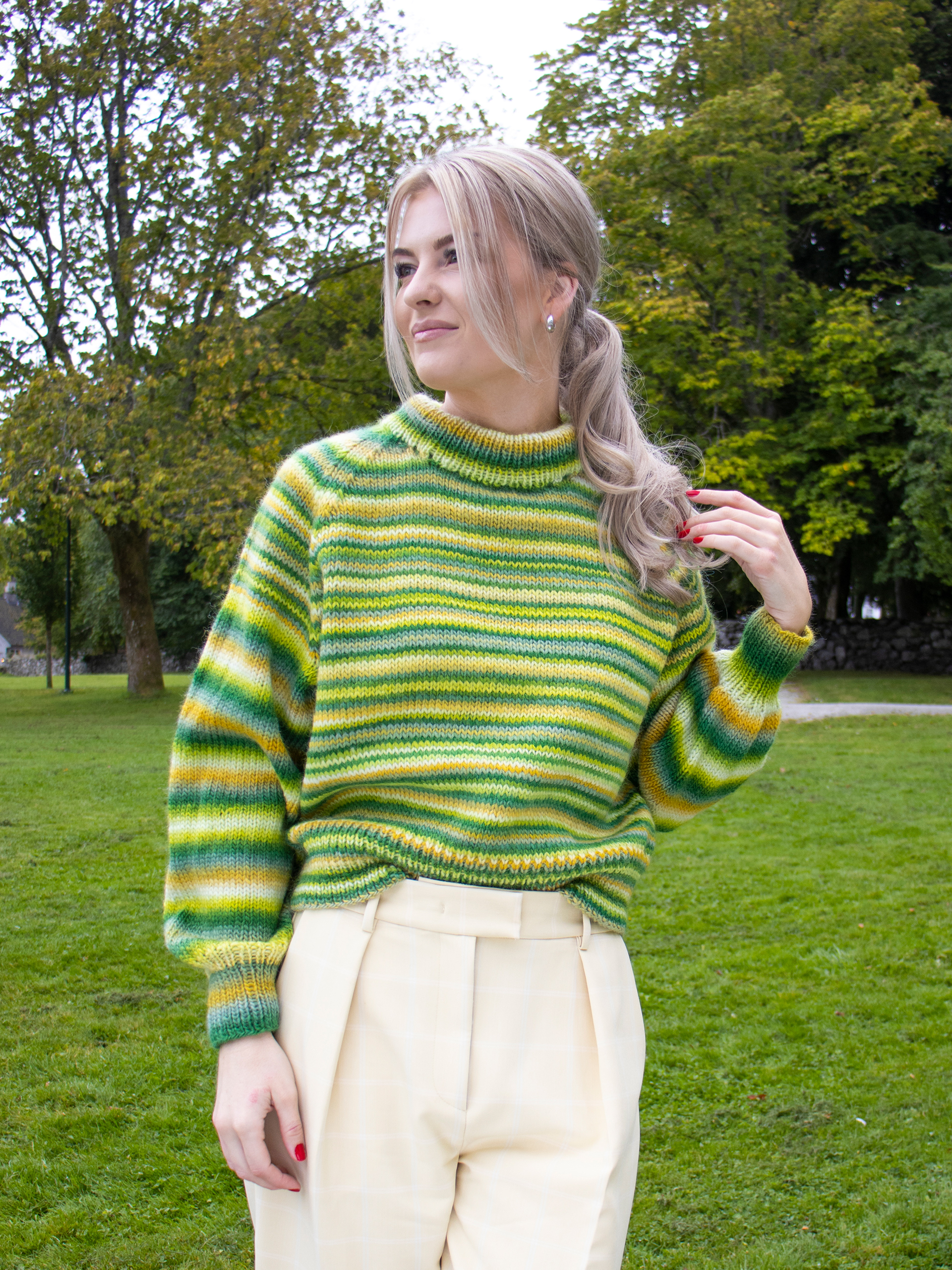 301-01 Verena genser (Pretty Print Ullgarn)