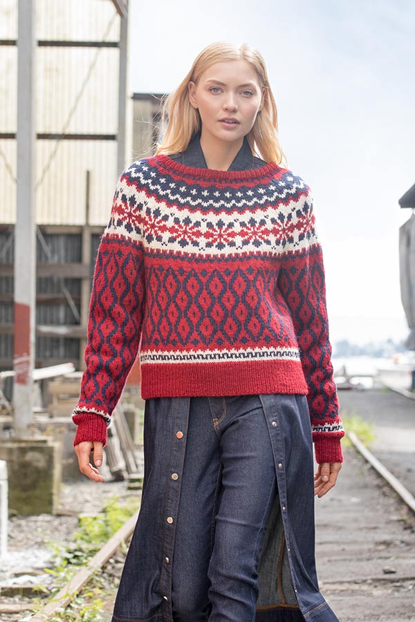 394-13 Anitra kort sweater rubinrød