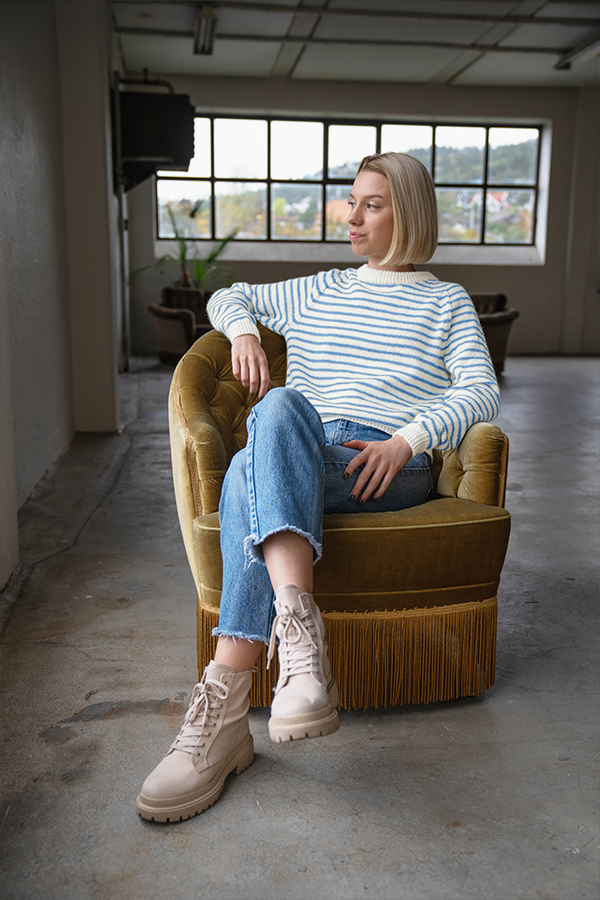 435-25a Noori genser isblå