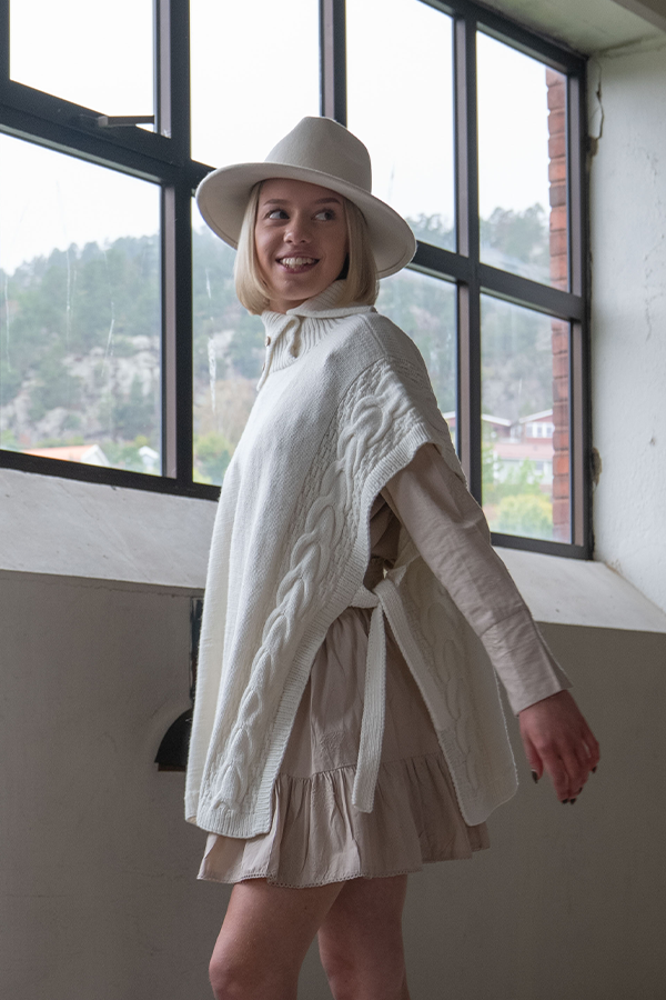 443-04 Lilou ponchovest