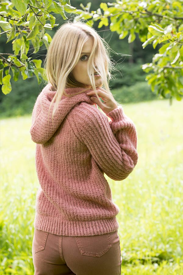 80-11 Carin hættesweater varm rosa