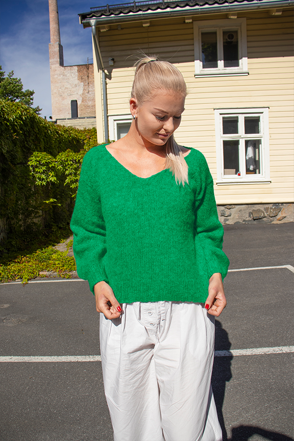 99-20f Amanda sweater skarp grøn