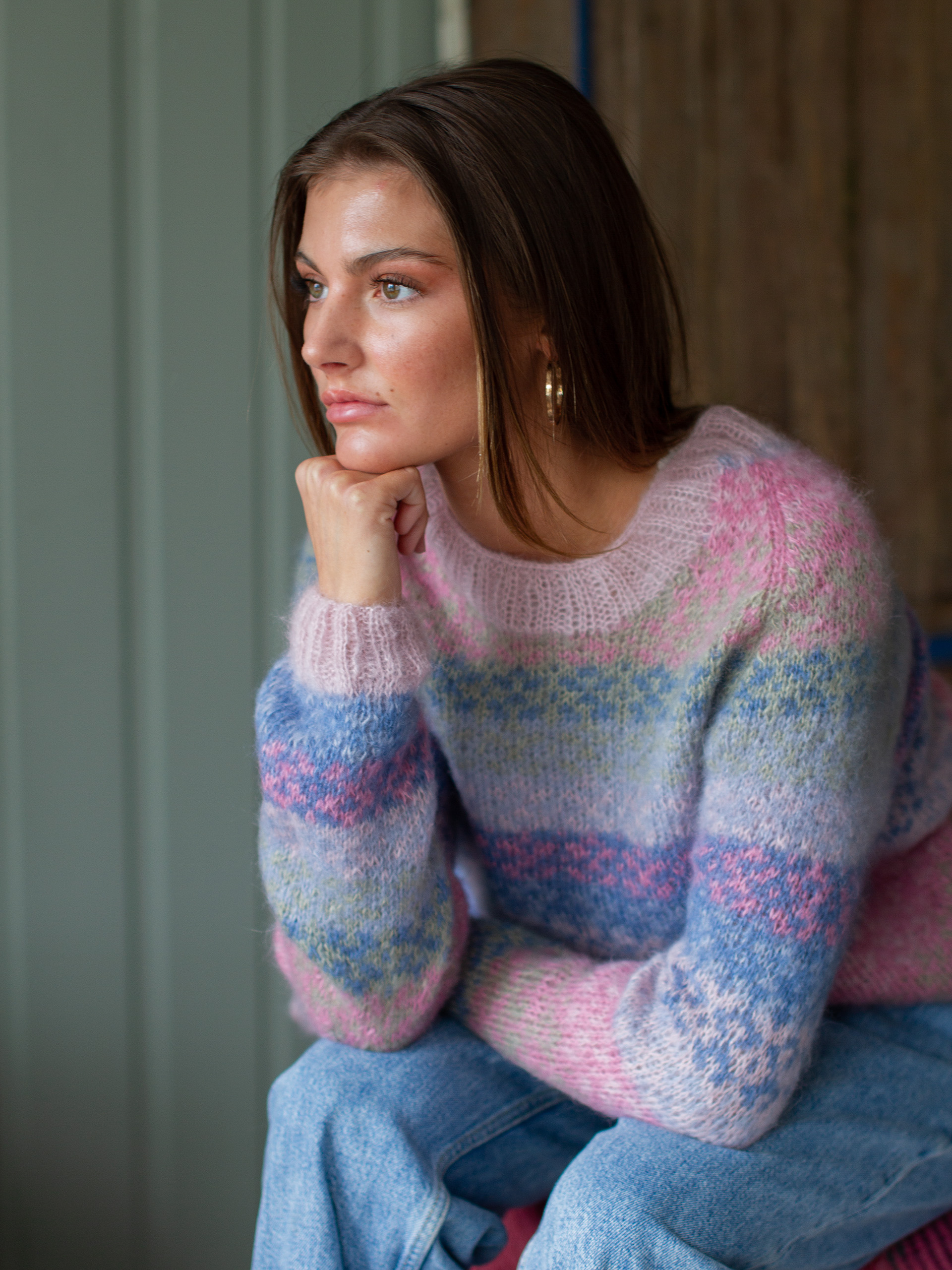 323K-02b AURA sweater