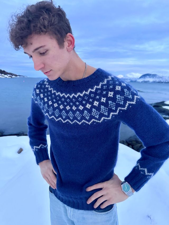 521E-01a Benjamin sweater