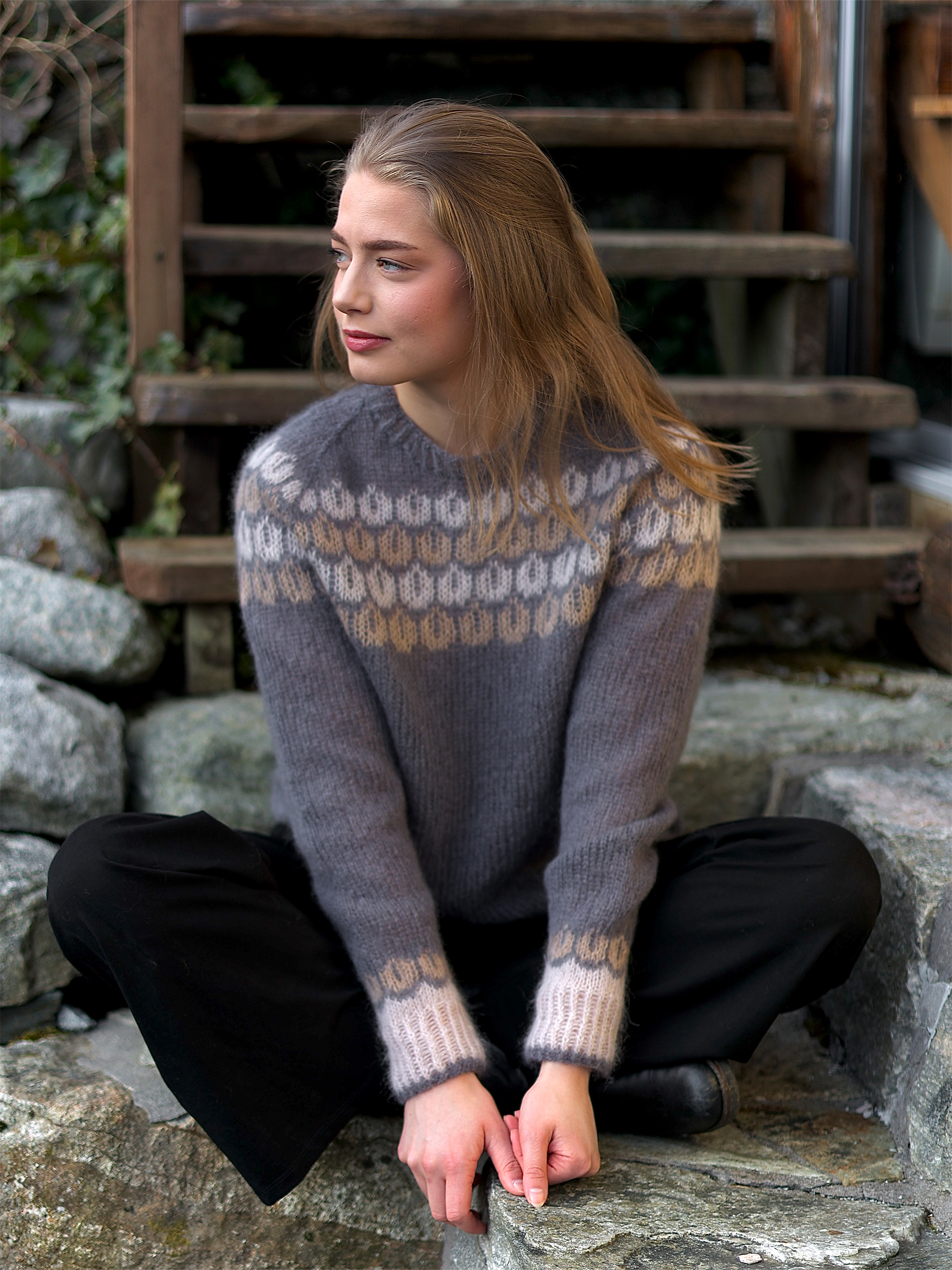  322S-06a BIRD sweater