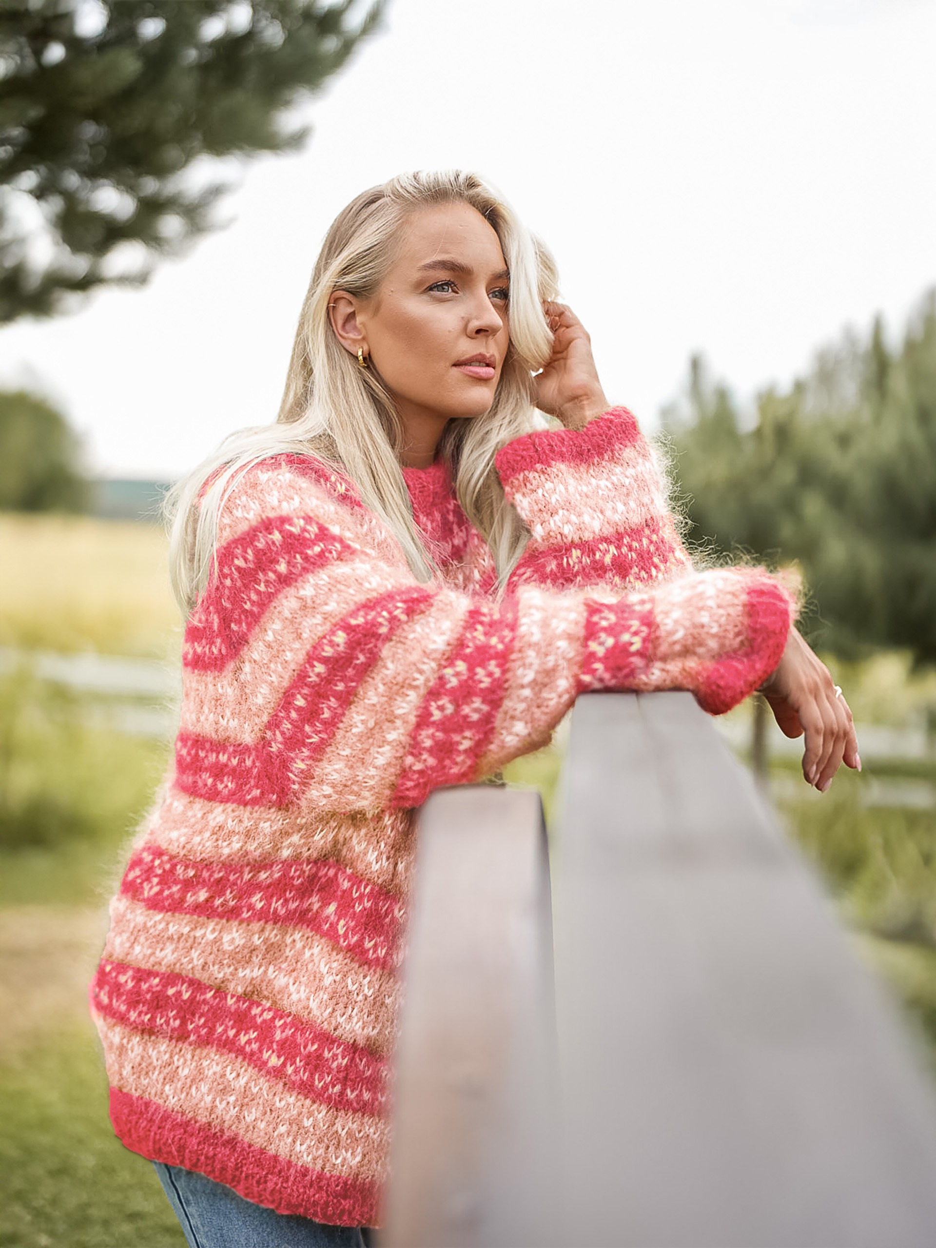 523V-01q Blome genser vol.2 korall