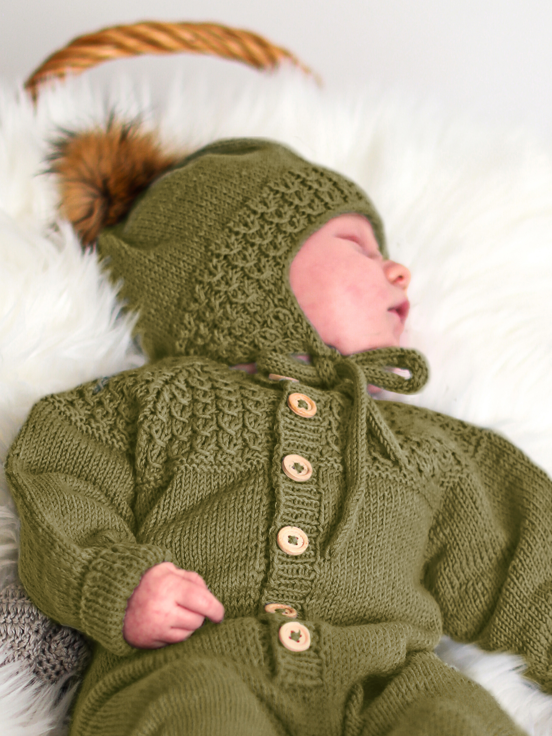 Bysse hue med dusk og sokker oliven