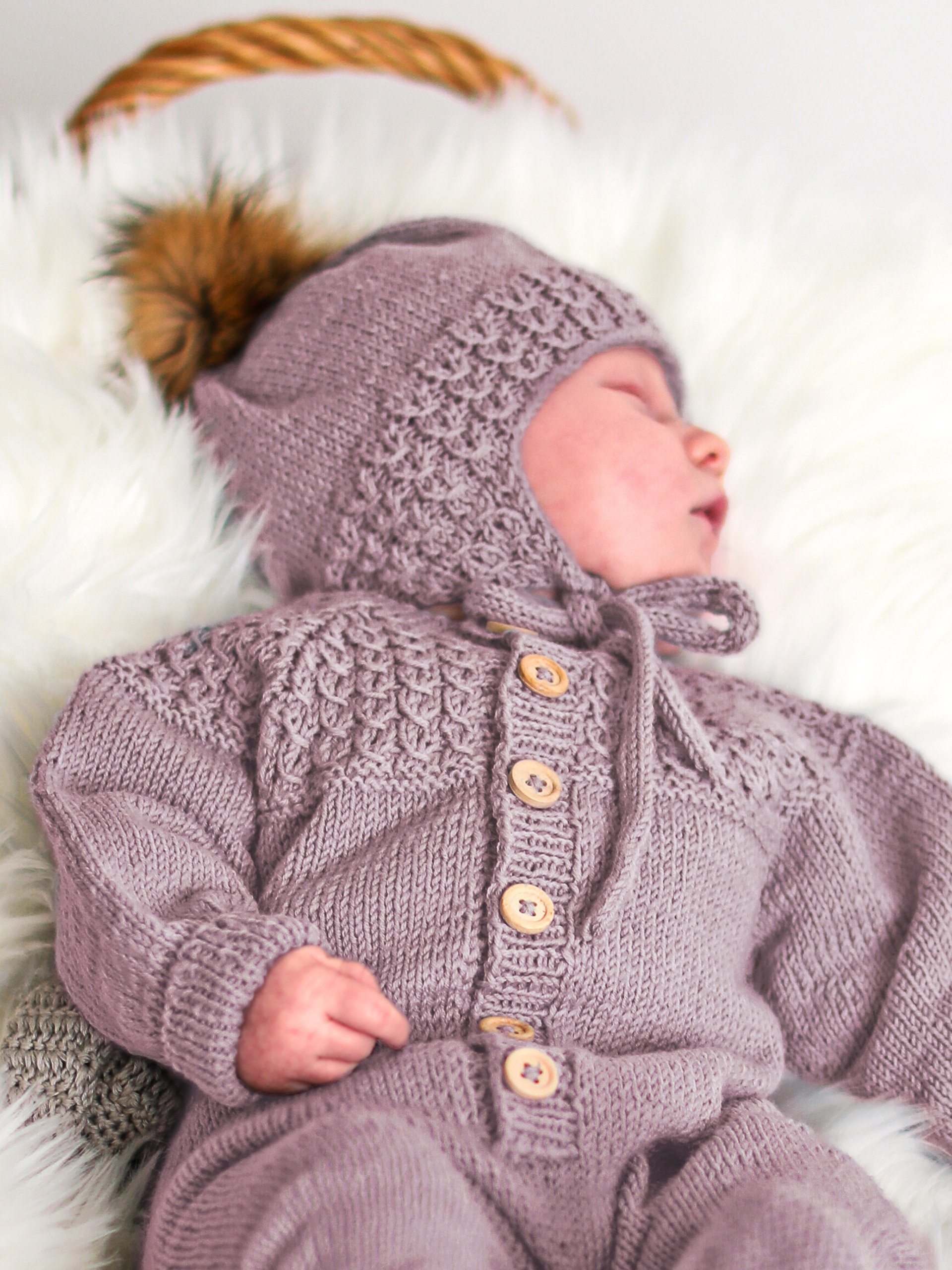 Bysse hue med dusk og sokker støvet rosa