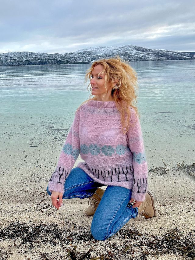 521E-02b Champagnepige sweater