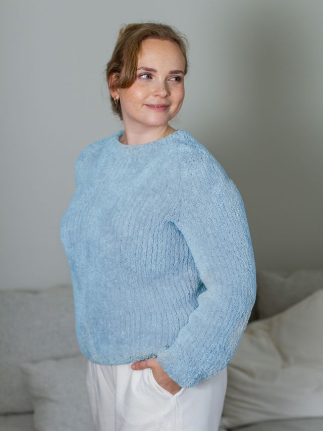 24024-I Chara genser - Lys blå