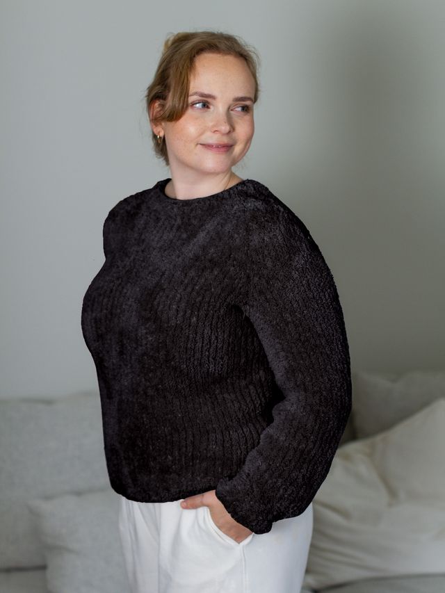 24024-I Chara genser - Svart