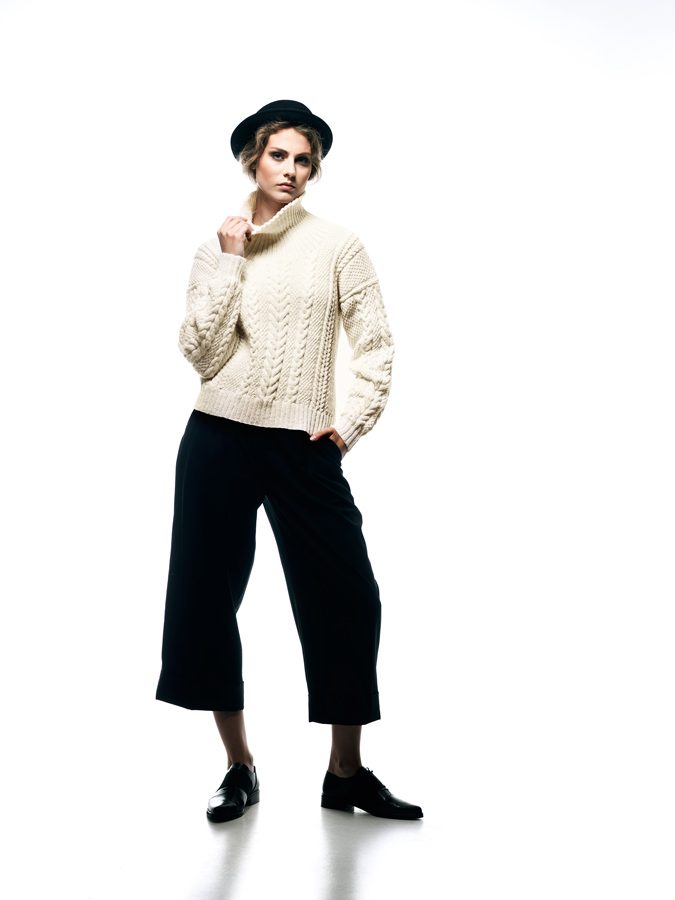 36-07 Sweater med fletning