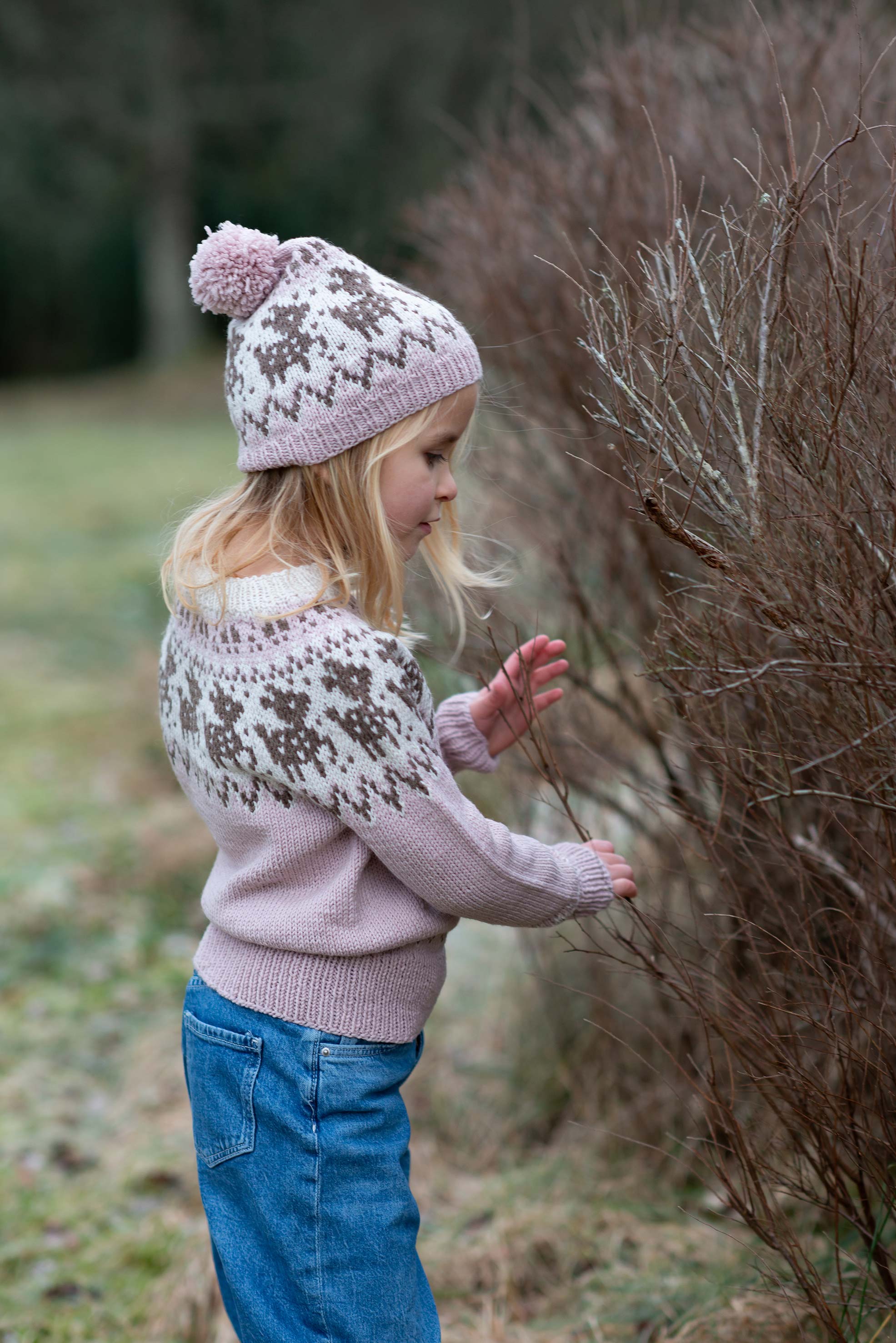 FAUNA trøje og hue pudder pink