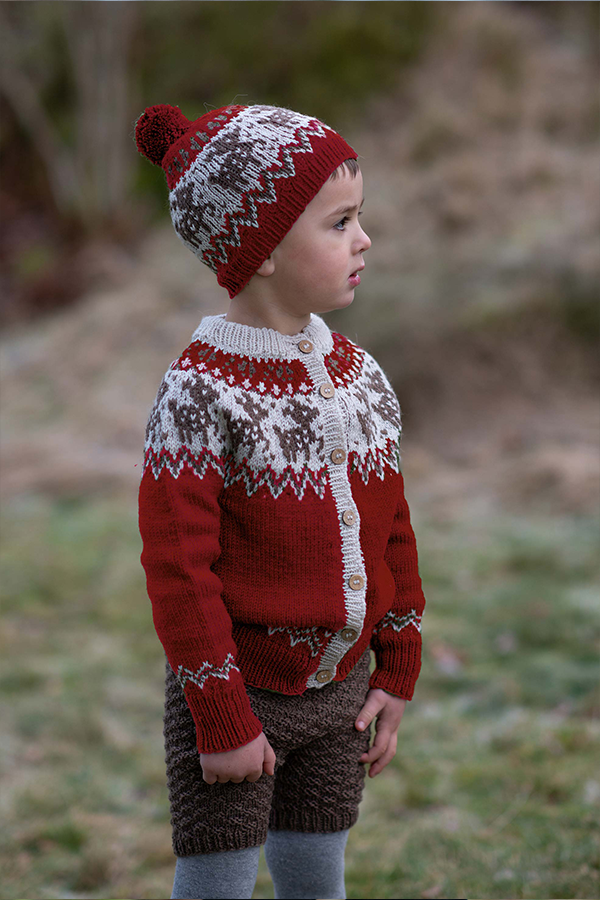 FAUNA cardigan og hue dyb rød